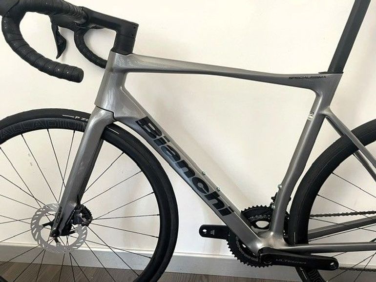 Used Bianchi SPECIALISSIMA COMP Ultegra Di2 12v 2026 Road & Gravel, Light Gray — image 3 of 5