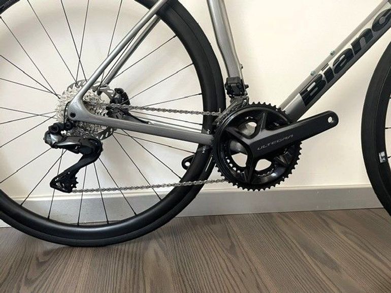 Used Bianchi SPECIALISSIMA COMP Ultegra Di2 12v 2026 Road & Gravel, Light Gray — image 4 of 5