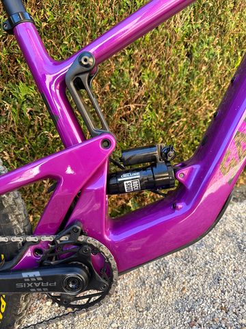 Used Santa Cruz Sram X0 EAGLE AXS 2024 Mountainbike, Purple, Mixed — image 5 of 15