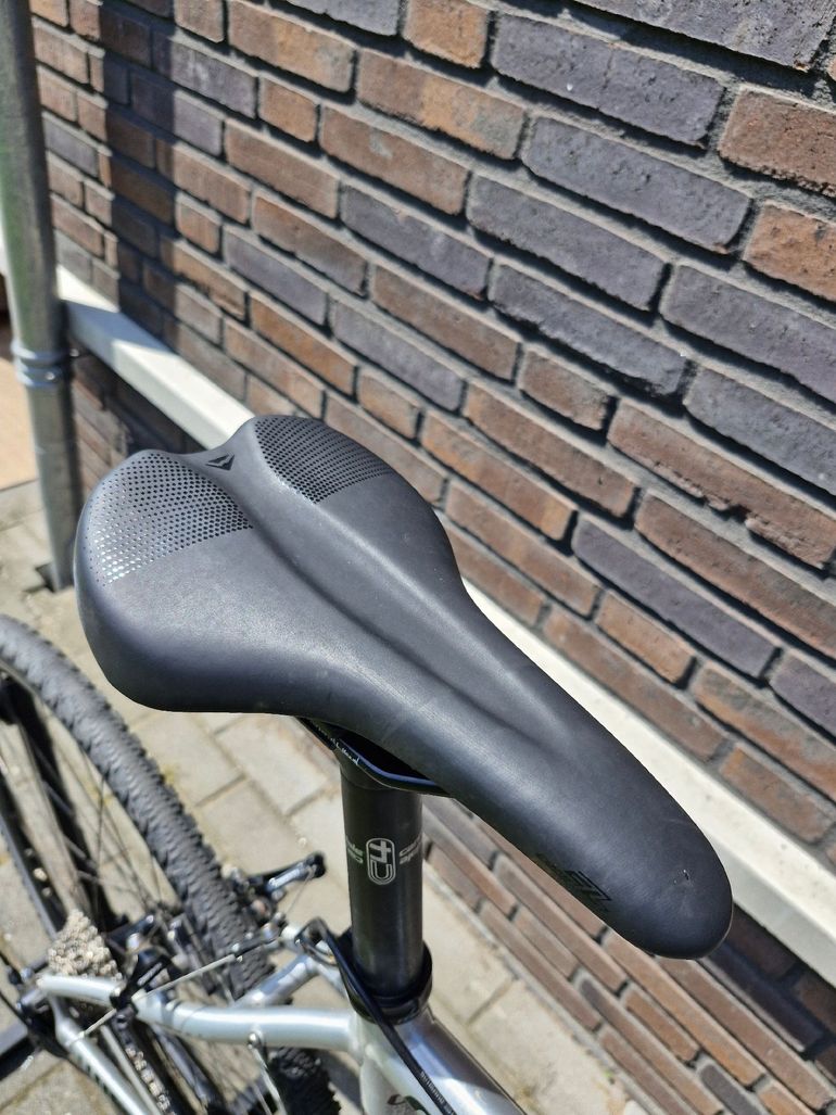 Used Cannondale Caadx Shimano 105 2016 Road & Gravel, Light Gray — image 11 of 13