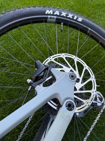 Käytetty YT Industries Capra Uncaged 6 29 2022 2022 Mountainbike — kuva 29 / 33