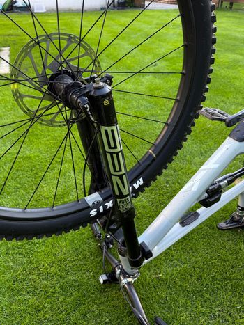 Käytetty YT Industries Capra Uncaged 6 29 2022 2022 Mountainbike — kuva 15 / 33