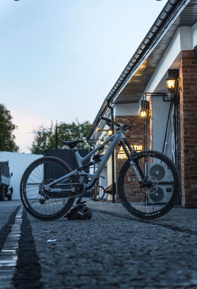 Tweedehands YT Industries Capra Uncaged 6 29 2022 2022 Mountainbike — afbeelding 3 van 33
