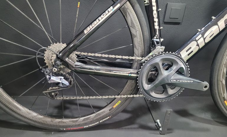 Used Bianchi Aria Disc Ultegra 2018 2018 Road & Gravel, Black — image 4 of 6