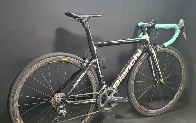 Used Bianchi Aria Disc Ultegra 2018 2018 Road & Gravel, Black — image 2 of 6