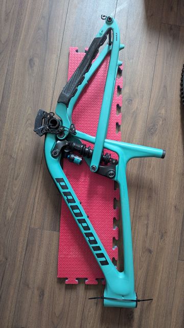Tweedehands Propain Tyee CF 27.5 Highend 2022 Frameset 2022 Mountainbike — afbeelding 2 van 3