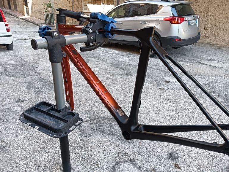 Used Giant TCR Advanced Pro Disc 0 Di2 2023 Frameset 2023 Road & Gravel, Orange — image 2 of 4