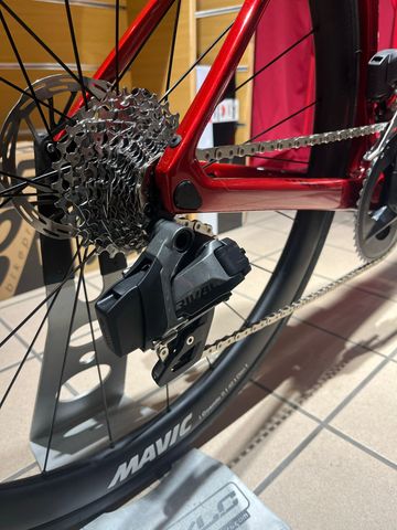 Brugt Colnago V4 Sram Rival AXS 2025 2025 Road & Gravel — billede 3 af 4