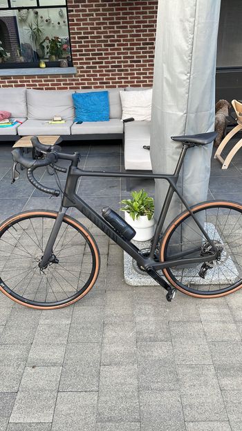Canyon Endurace CF 7 eTap 2023 2023 Road & Gravel d'occasion — image 2 sur 3