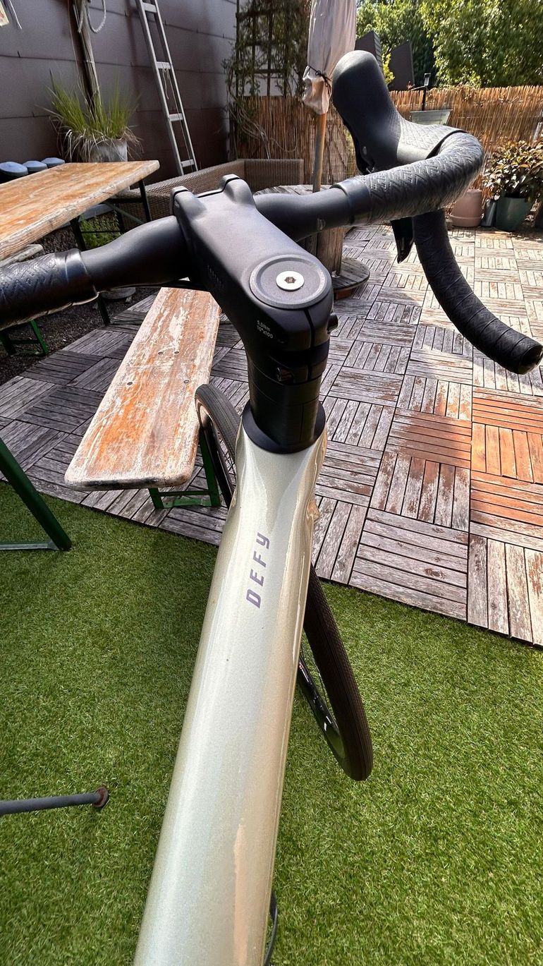 Used Giant Defy Advanced 2 2025 2025 Road & Gravel, Light Gray — image 6 of 7