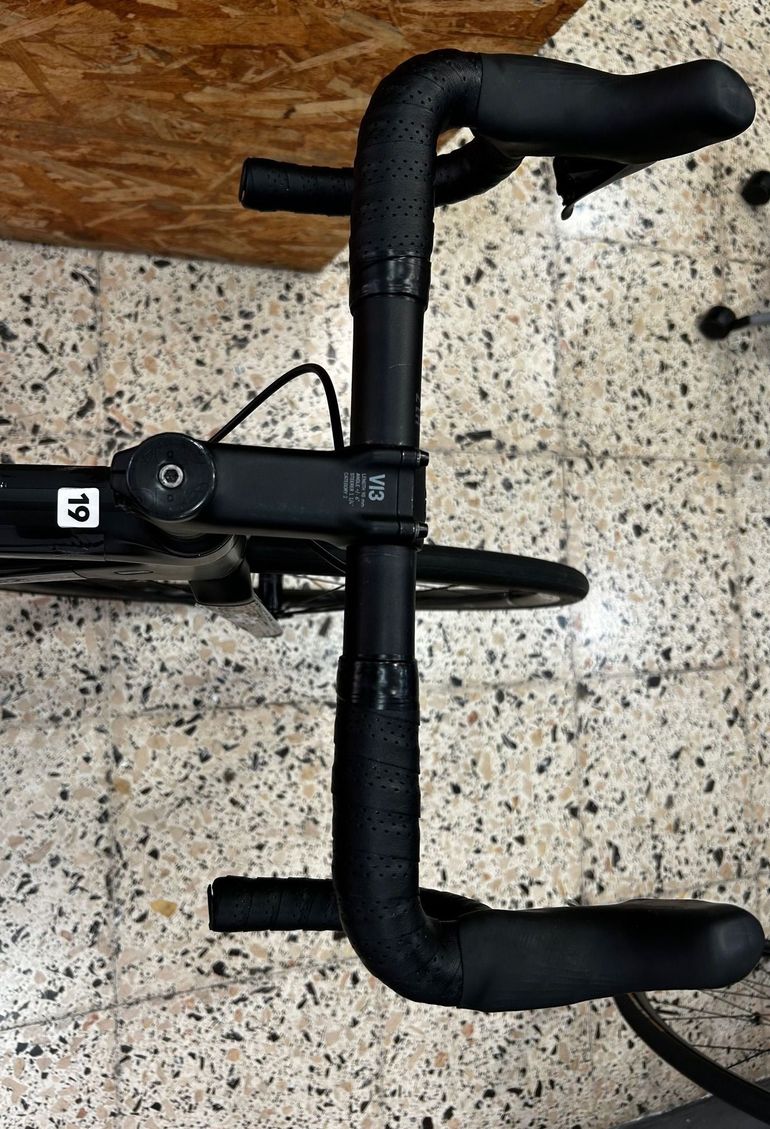 Canyon Endurace CF 7 Di2 2024 2024 Road & Gravel d'occasion — image 6 sur 11