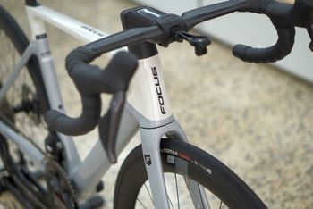 Focus Izalco Shimano Ultegra Di2 2025 Road & Gravel de segunda mano, Blanco — imagen 8 de 8