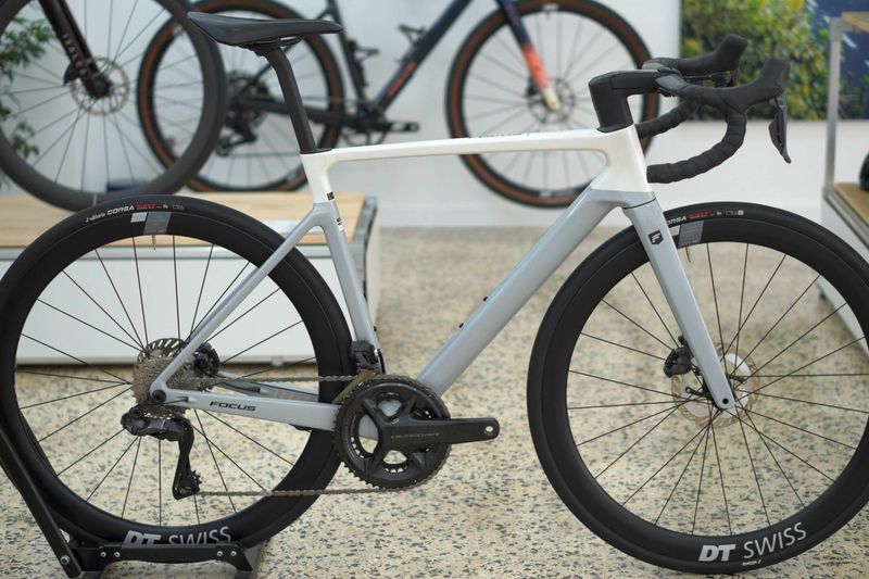 Used Focus Izalco Shimano Ultegra Di2 2025 Road & Gravel