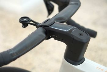 Focus Izalco Shimano Ultegra Di2 2025 Road & Gravel de segunda mano, Blanco — imagen 4 de 8