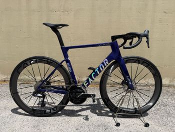 Factor OSTRO VAM Shimano Ultegra Di2 8170 2023 2023 Road & Gravel usato, Blu — immagine 5 di 6