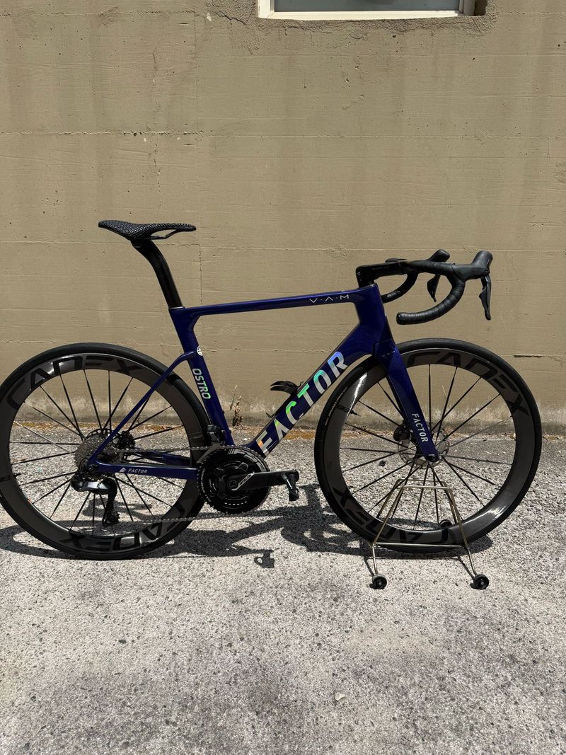 Tweedehands Factor OSTRO VAM Shimano Ultegra Di2 8170 2023 2023 Road & Gravel