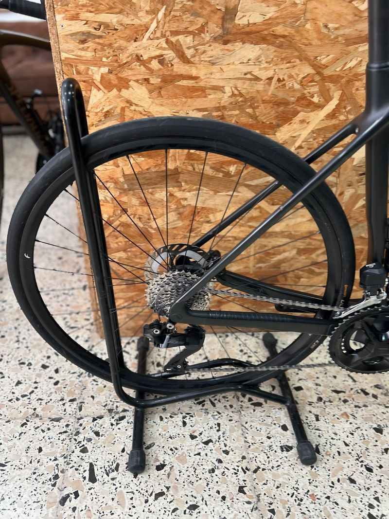 Canyon Endurace CF 7 Di2 2024 2024 Road & Gravel usato, Nero — immagine 9 di 13
