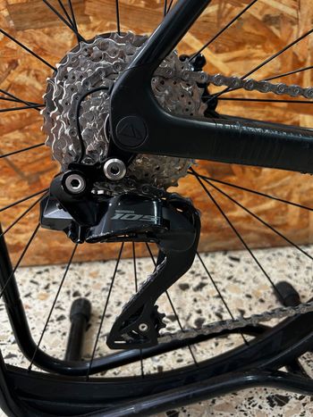 Used Canyon Endurace CF 7 Di2 2024 2024 Road & Gravel, Black — image 12 of 13