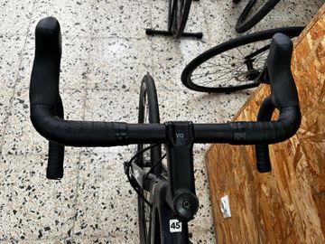 Canyon Endurace CF 7 Di2 2024 2024 Road & Gravel usato, Nero — immagine 3 di 13