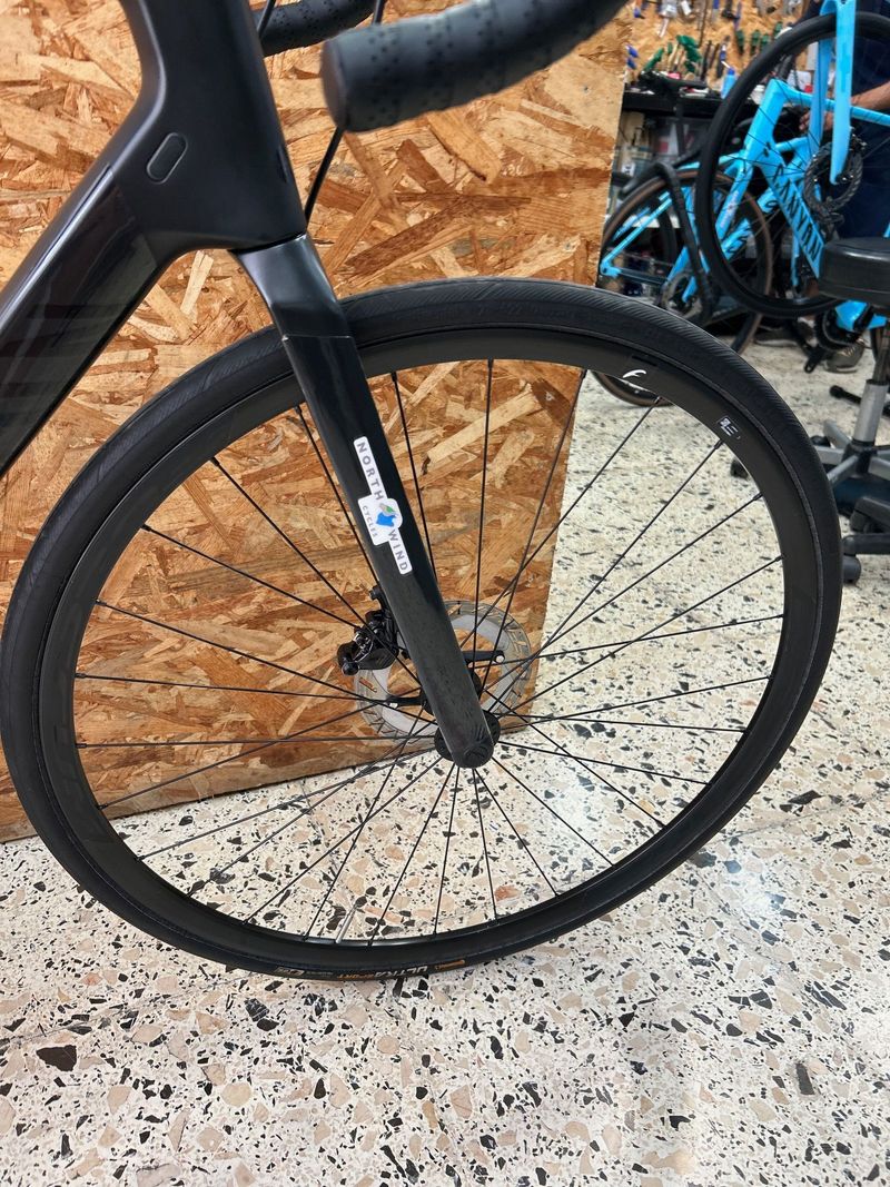 Canyon Endurace CF 7 Di2 2024 2024 Road & Gravel usato, Nero — immagine 10 di 13