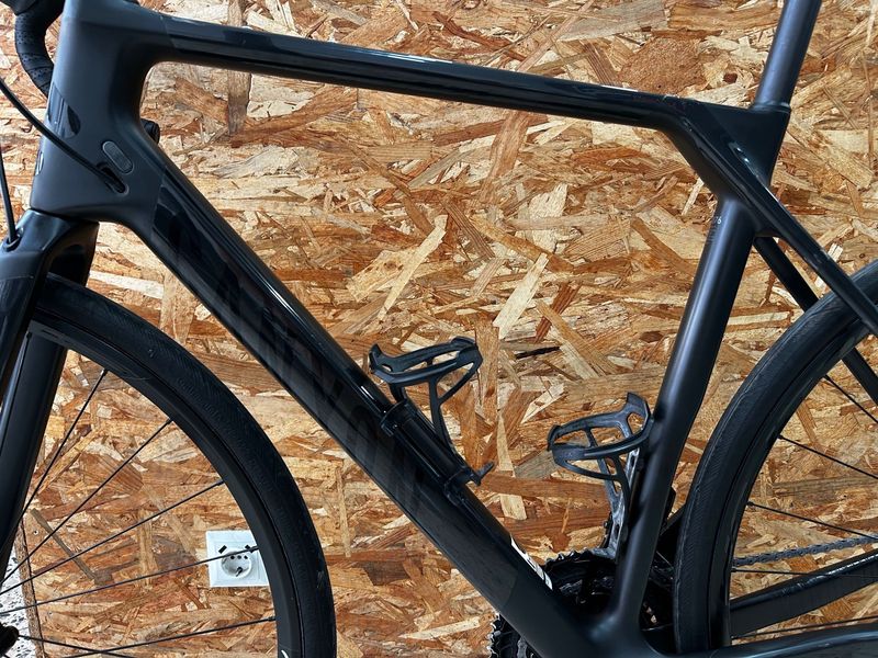Canyon Endurace CF 7 Di2 2024 2024 Road & Gravel usato, Nero — immagine 2 di 13