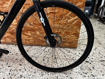 Canyon Endurace CF 7 Di2 2024 2024 Road & Gravel usato, Nero — immagine 5 di 13