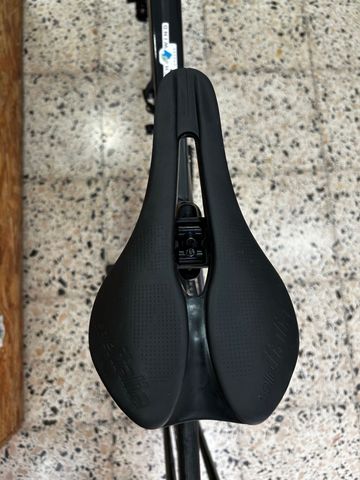 Canyon Endurace CF 7 Di2 2024 2024 Road & Gravel usato, Nero — immagine 6 di 13