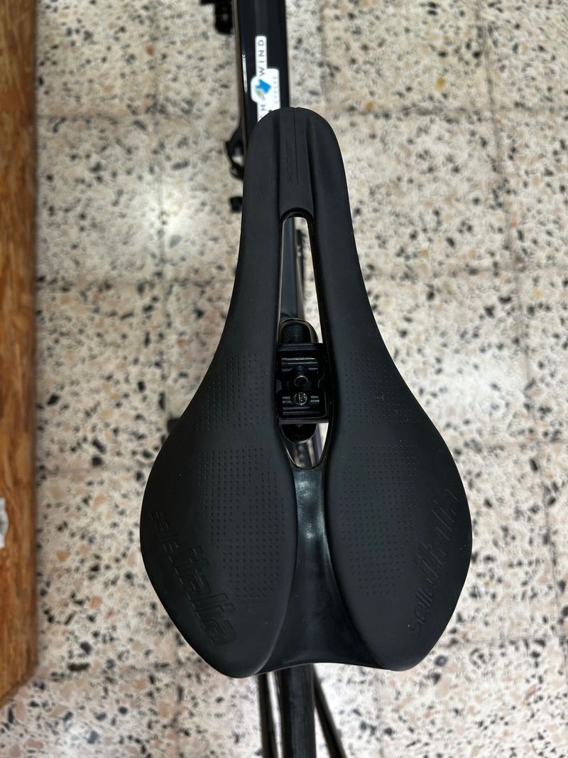 Canyon Endurace CF 7 Di2 2024 2024 Road & Gravel usato, Nero — immagine 6 di 13