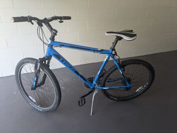 Used Trek 3500 Disc 2015 2015 Mountainbike, Blue, 26 — image 1 of 3