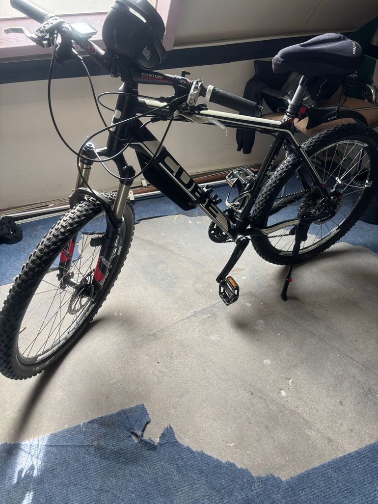 Used CUBE Ltd Shimano Deore XT 2011 Mountainbike, Light Gray — image 1 of 6
