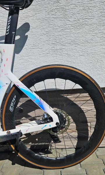 Used Canyon Aeroad CFR eTap 2024 2024 Road & Gravel, White — image 12 of 14
