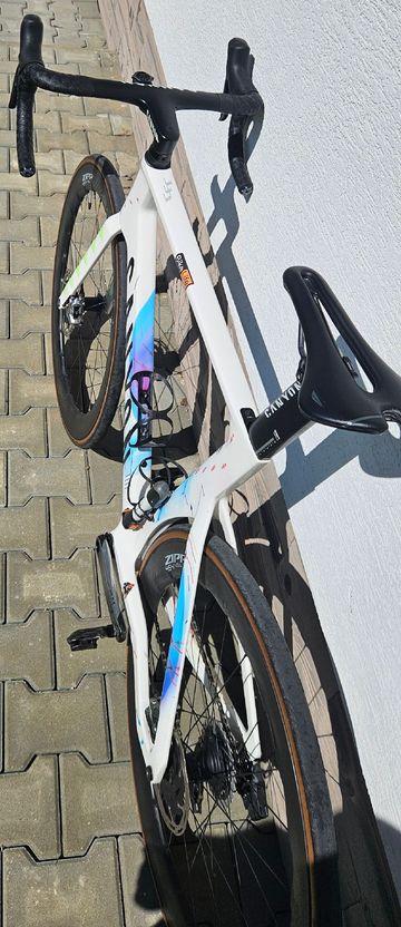 Used Canyon Aeroad CFR eTap 2024 2024 Road & Gravel, White — image 11 of 14