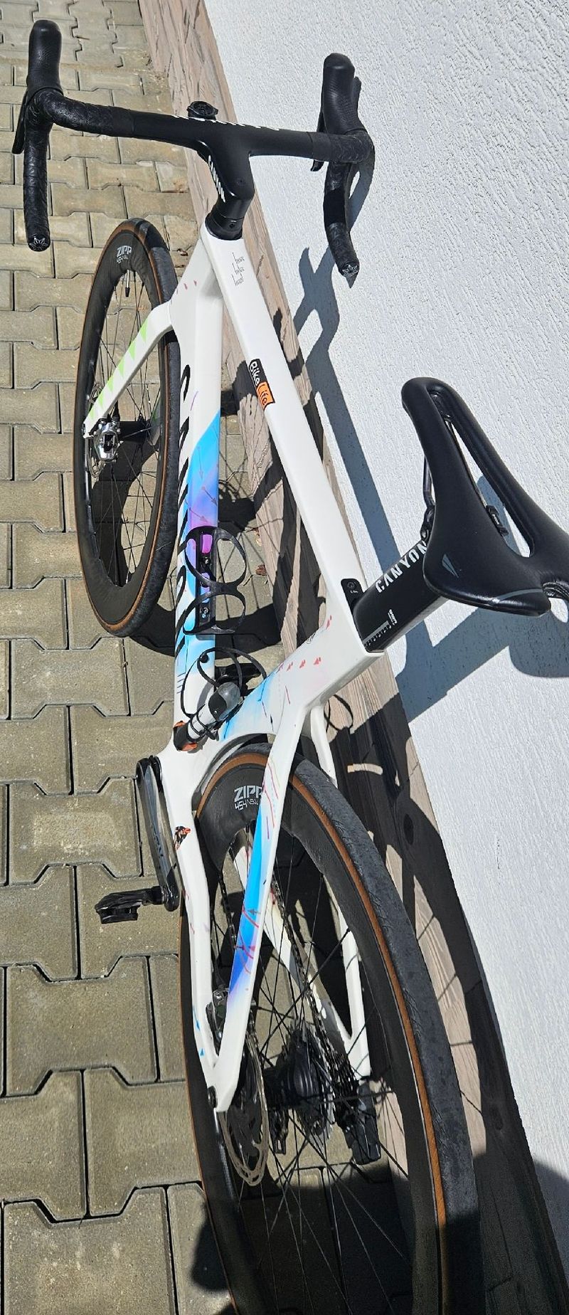 Used Canyon Aeroad CFR eTap 2024 2024 Road & Gravel, White — image 11 of 14