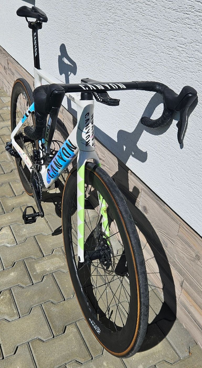 Käytetty Canyon Aeroad CFR eTap 2024 2024 Road & Gravel — kuva 4 / 13