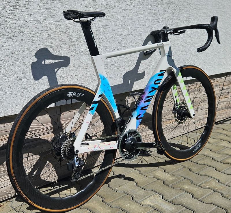 Used Canyon Aeroad CFR eTap 2024 2024 Road & Gravel, White — image 3 of 14