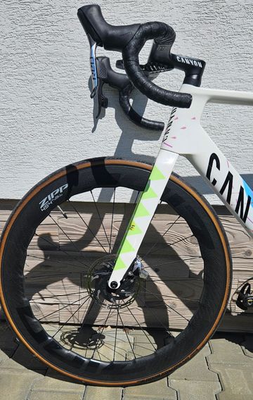 Used Canyon Aeroad CFR eTap 2024 2024 Road & Gravel, White — image 8 of 14