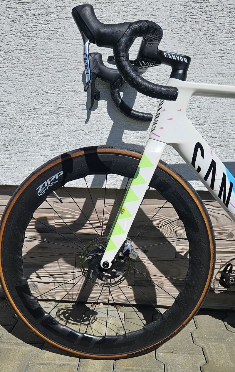 Used Canyon Aeroad CFR eTap 2024 2024 Road & Gravel, White — image 8 of 14