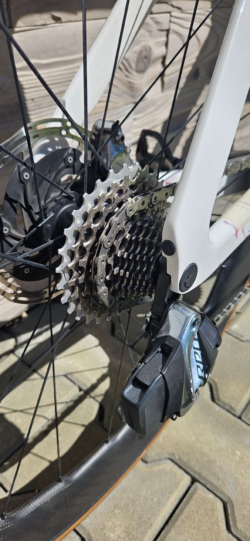Used Canyon Aeroad CFR eTap 2024 2024 Road & Gravel, White — image 6 of 14