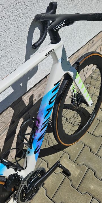 Used Canyon Aeroad CFR eTap 2024 2024 Road & Gravel, White — image 5 of 14