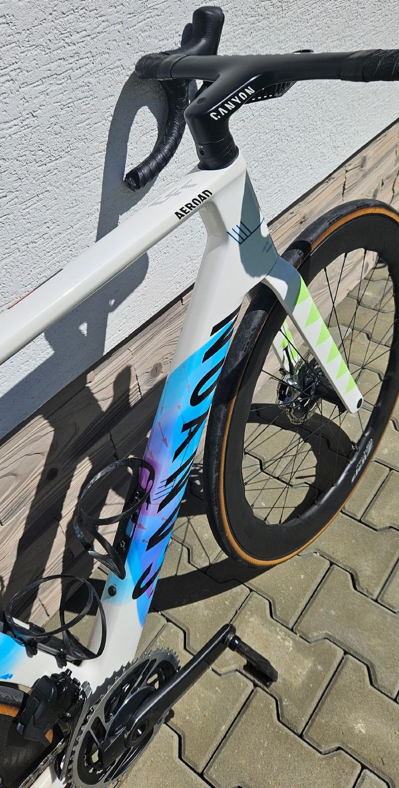 Used Canyon Aeroad CFR eTap 2024 2024 Road & Gravel, White — image 5 of 14