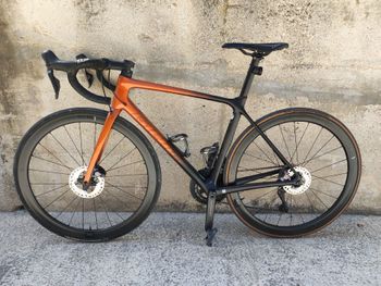Giant TCR Advanced Pro Disc 0 Ultegra Di2 2022 2022 Road & Gravel de segunda mano, Negro — imagen 2 de 7