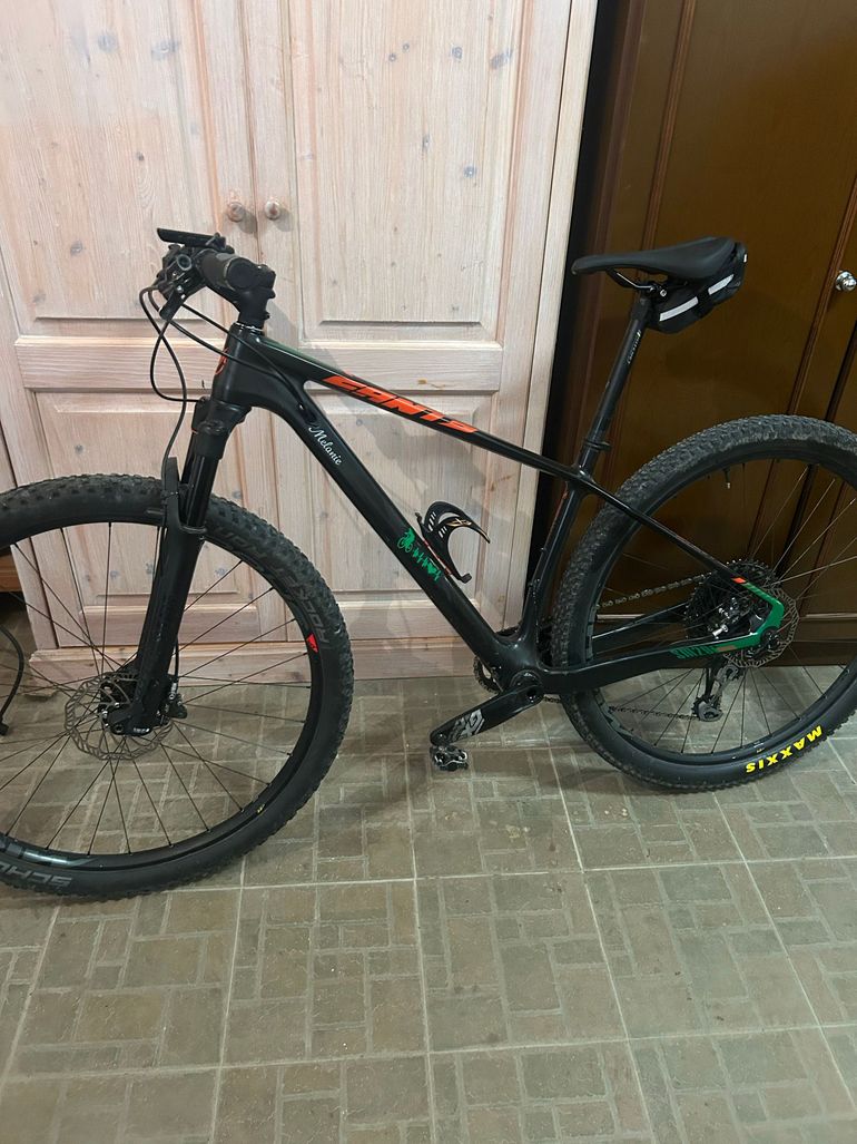 Použité Sants Custom Shimano Deore XT 2022 Mountainbike — obrázek 1 z 4