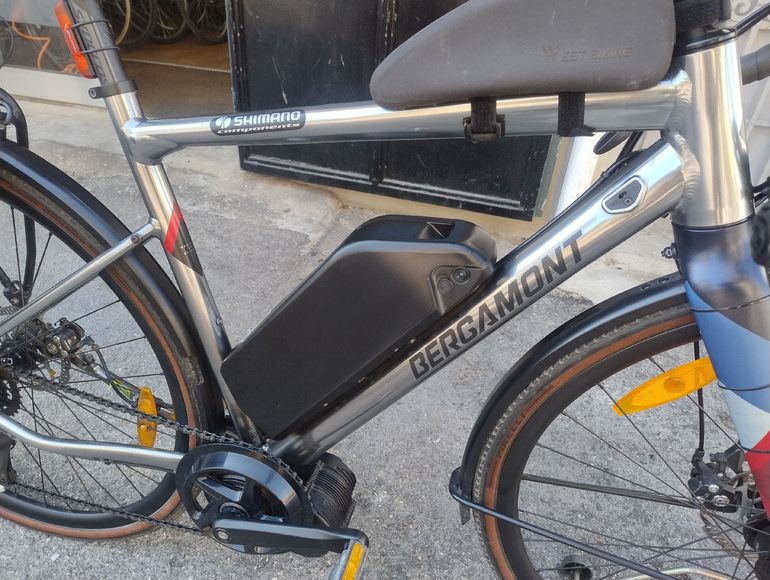 Bergamont Custom Shimano Claris 2024 Road & Gravel usato, Grigio chiaro — immagine 4 di 8
