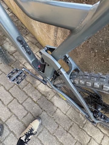 Used Scott Genius 950 2022 2022 Mountainbike, Light Gray, 29 — image 2 of 6