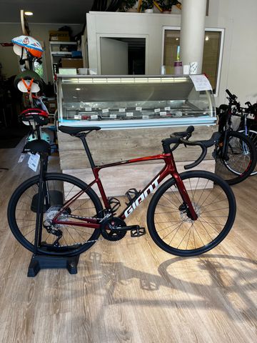 Tweedehands Giant Defy Shimano 105 2025 Road & Gravel — afbeelding 1 van 5