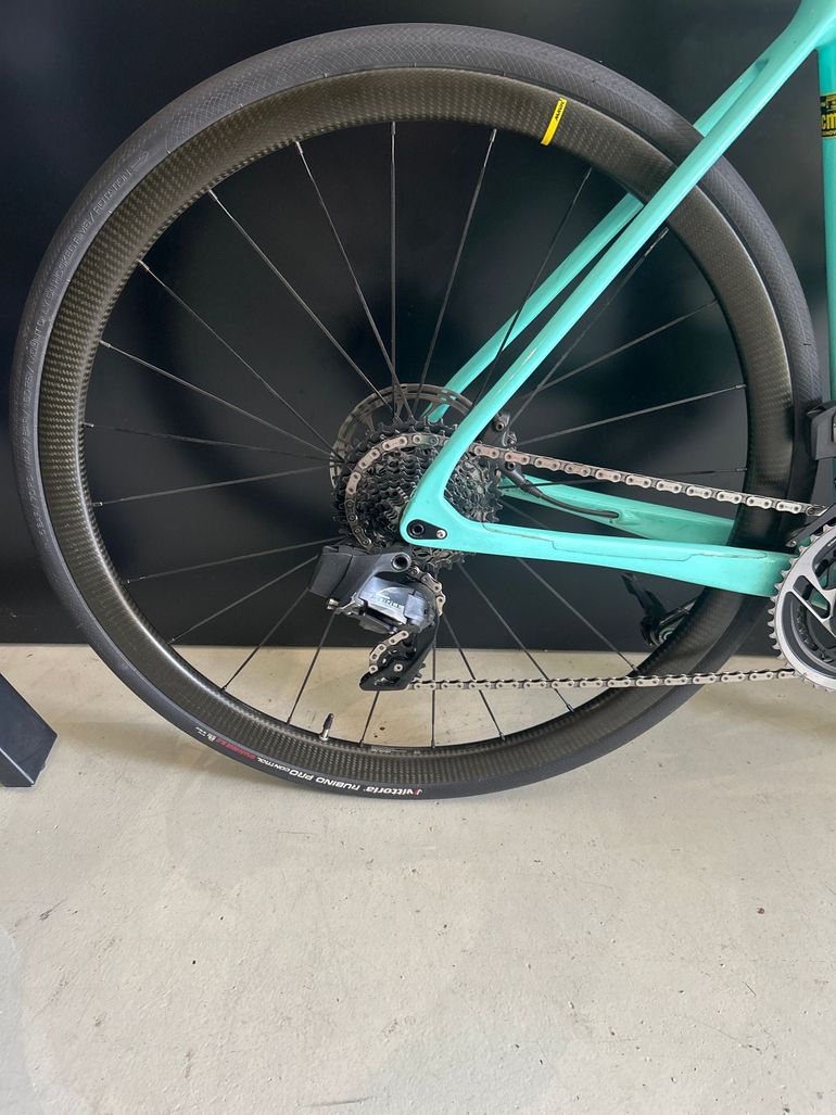 Używany Bianchi Specialissima - Red eTap AXS 2022 2022 Road & Gravel — zdjęcie 8 z 11