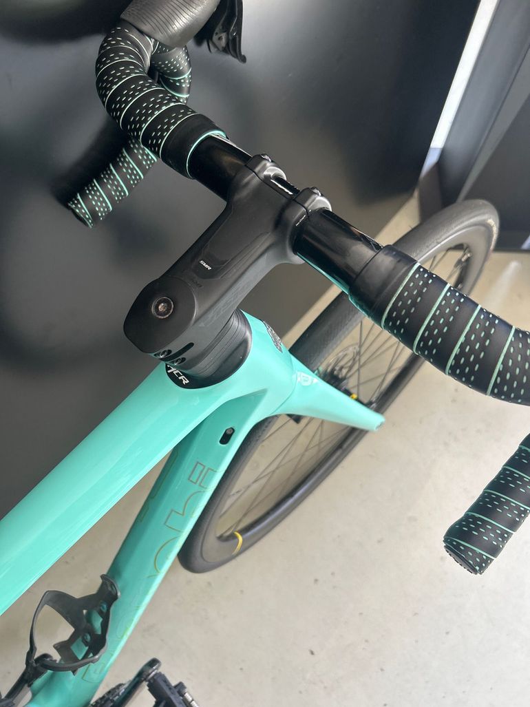 Używany Bianchi Specialissima - Red eTap AXS 2022 2022 Road & Gravel — zdjęcie 11 z 11