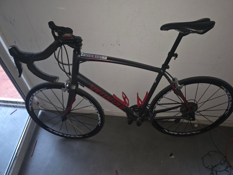 Used Specialized Men's Tarmac Comp 2018 2018 Road & Gravel, Black — image 1 of 3