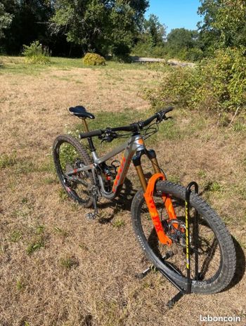Used Pivot FIREBIRD Team XTR w/ Carbon Wheels 2023 2023 Mountainbike, Light Gray, 29 — image 7 of 12