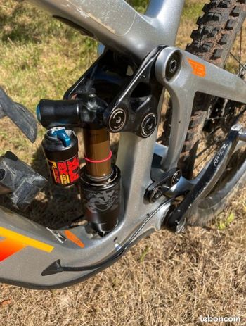Used Pivot FIREBIRD Team XTR w/ Carbon Wheels 2023 2023 Mountainbike, Light Gray, 29 — image 4 of 12